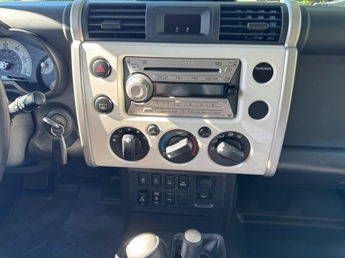 Used 2010 Toyota FJ Cruiser 4WD image 21