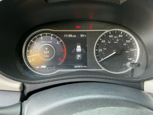 Used 2021 Nissan Versa SV FWD image 21
