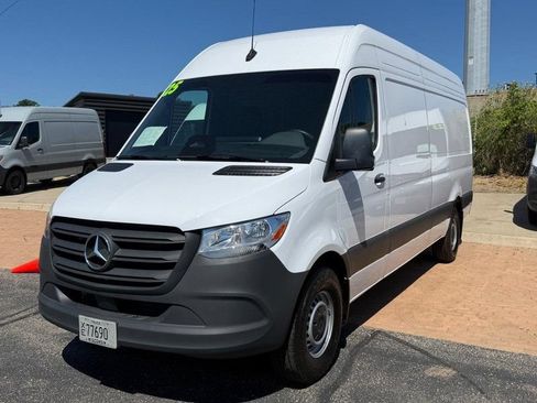 Used 2025 Mercedes-Benz Sprinter 2500 image 8