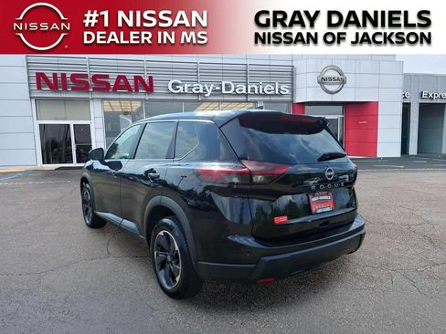 Used 2025 Nissan Rogue SV FWD image 5