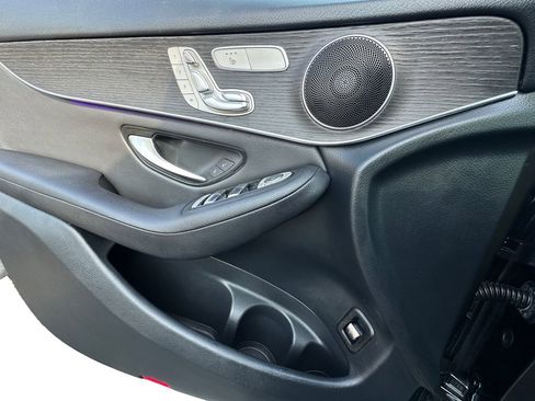 Used 2020 Mercedes-Benz GLC 300 4MATIC image 11