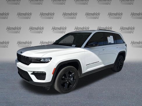 Used 2023 Jeep Grand Cherokee Limited w/ Black Appearance Package image 4