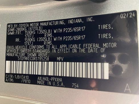 Used 2024 Toyota Sienna XLE image 27