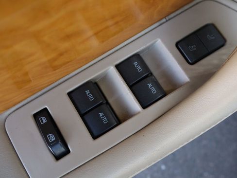 Used 2012 Lincoln MKS AWD image 27