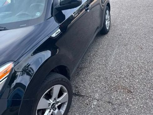Used 2019 Kia Soul FWD image 2