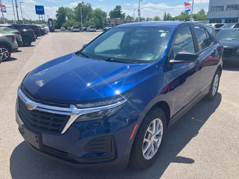 Used 2022 Chevrolet Equinox LS w/ LS Convenience Package FWD image 3