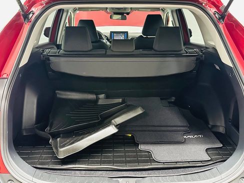 Used 2019 Toyota RAV4 LE w/ Carpet Mat Package AWD/4WD image 28