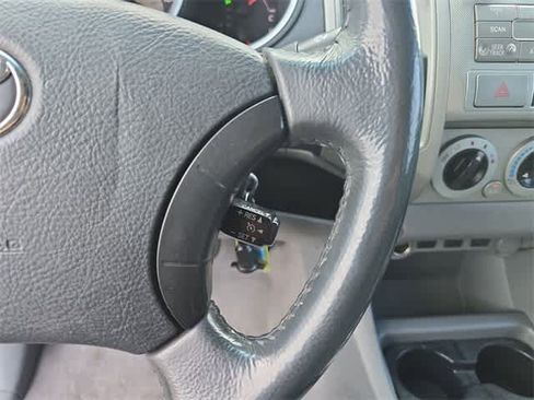 Used 2010 Toyota Tacoma 4WD Double V6 AT image 25