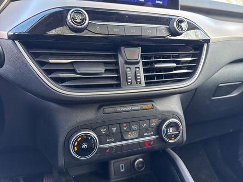 Used 2020 Ford Escape SE image 15