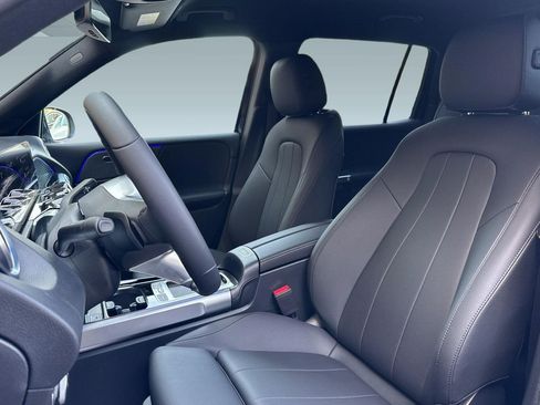 New 2025 Mercedes-Benz GLB 250 image 5
