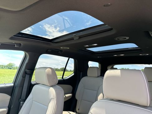 Used 2023 Chevrolet Traverse Premier AWD/4WD image 22
