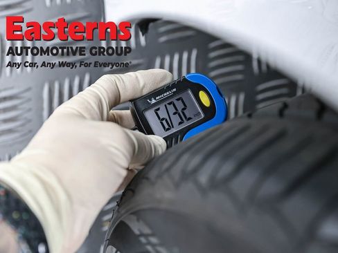 Used 2025 Toyota Camry SE w/ Convenience Package image 30