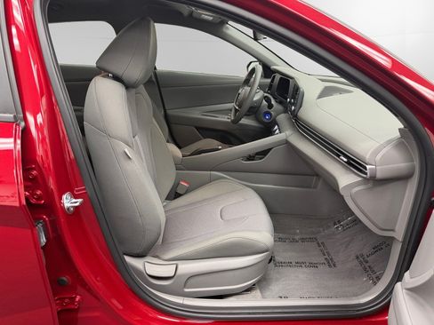 Certified 2025 Hyundai Elantra SE FWD image 15