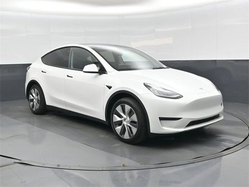 Used 2023 Tesla Model Y Long Range image 1