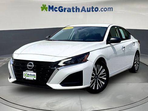 Used 2025 Nissan Altima 2.5 SV FWD image 3