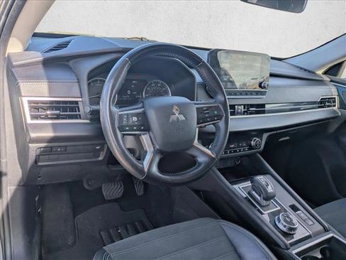 Used 2022 Mitsubishi Outlander SE image 10