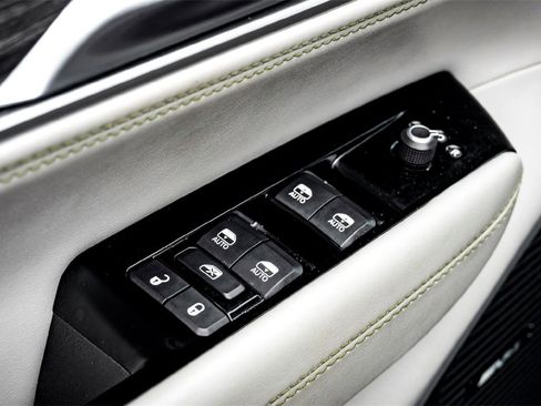 Used 2022 Jeep Wagoneer Series III w/ Convenience Group I image 11