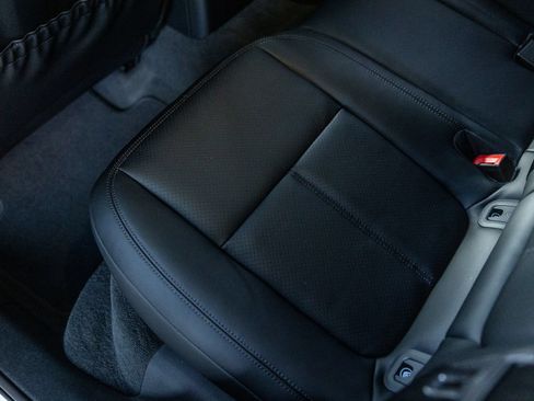 Certified 2026 Porsche Macan AWD/4WD image 27