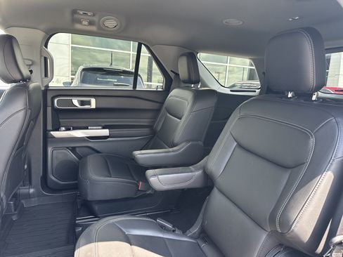 Used 2023 Ford Explorer XLT w/ Equipment Group 202A AWD/4WD image 8
