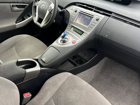 Used 2015 Toyota Prius Three image 17
