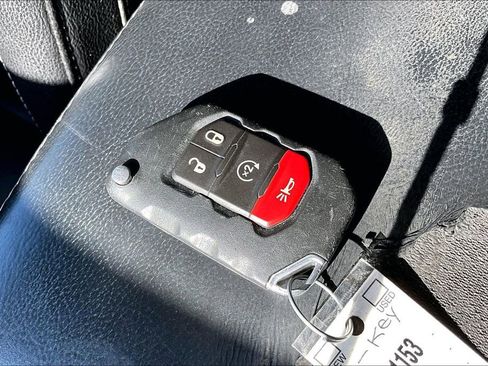 Certified 2020 Jeep Gladiator Overland AWD/4WD image 27