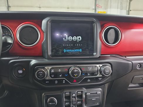 Used 2023 Jeep Wrangler Unlimited Rubicon w/ Xtreme Recon 35" Tire Package image 19