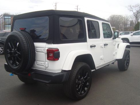 Used 2024 Jeep Wrangler Unlimited Sahara AWD/4WD image 4