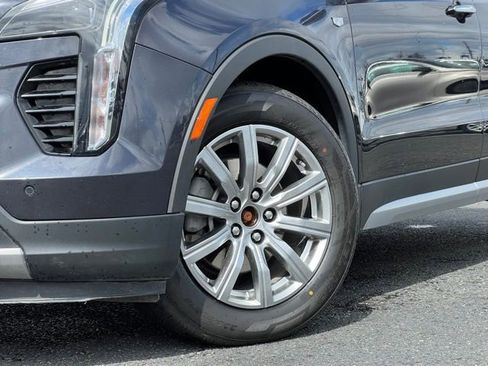 Used 2023 Cadillac XT4 Premium Luxury FWD image 2