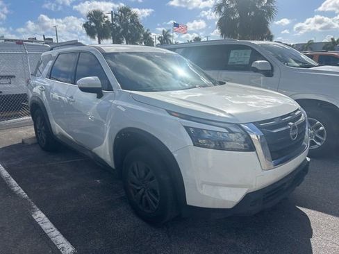 Used 2024 Nissan Pathfinder SV image 7