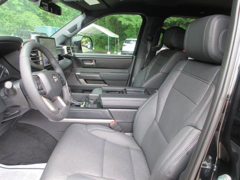 Used 2025 Toyota Tundra SR5 w/ SR5 Premium Package AWD/4WD image 13