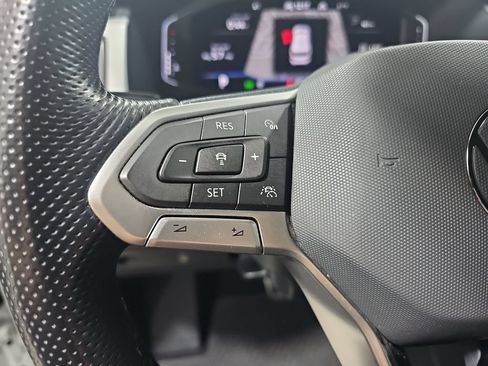 Used 2022 Volkswagen Atlas Cross Sport SEL R-Line AWD/4WD image 19