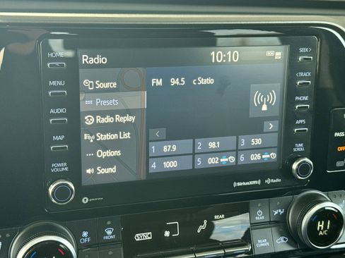 Used 2020 Toyota Highlander XLE image 21