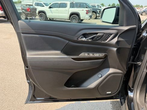 Used 2023 GMC Acadia AT4 w/ Technology Package AWD/4WD image 9
