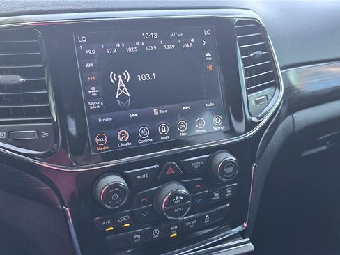 Used 2020 Jeep Grand Cherokee Altitude RWD image 20