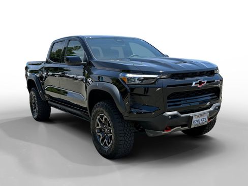 Used 2024 Chevrolet Colorado ZR2 w/ Safety Package AWD/4WD image 7