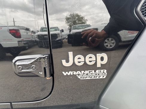 Used 2019 Jeep Wrangler Unlimited Sport S AWD/4WD image 14
