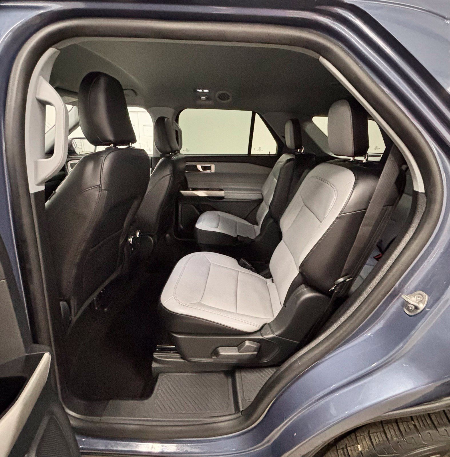 Used 2021 Ford Explorer XLT w/ Equipment Group 202A RWD image 25