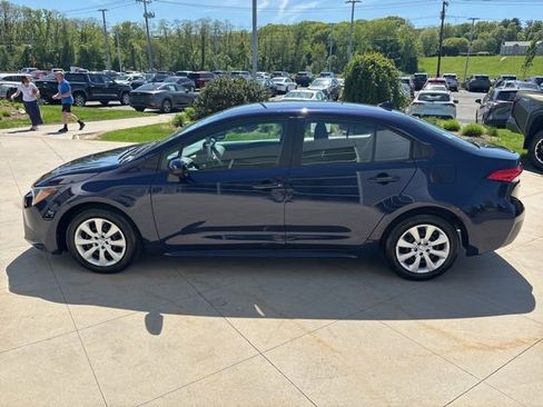 Used 2025 Toyota Corolla LE FWD image 4