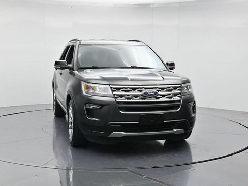 Used 2018 Ford Explorer XLT w/ Equipment Group 202A FWD image 4