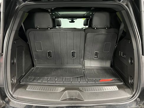 Used 2022 GMC Yukon Denali w/ Denali Premium Package image 8
