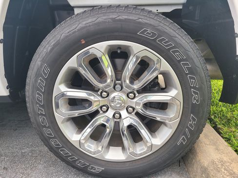 Used 2023 RAM 1500 Laramie AWD/4WD image 7