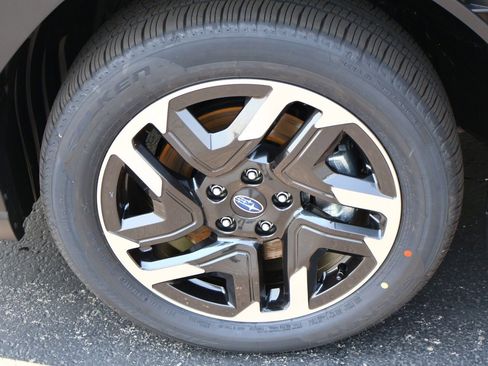 Used 2025 Subaru Forester Limited w/ Popular Package image 34