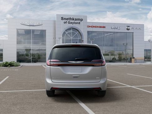 New 2026 Chrysler Pacifica Select image 7