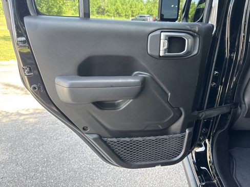 Used 2026 Jeep Wrangler Unlimited Rubicon AWD/4WD image 8