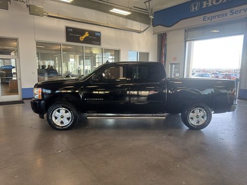 Used 2008 Chevrolet Silverado 1500 LT w/ Suspension Package, Off-Road image 2