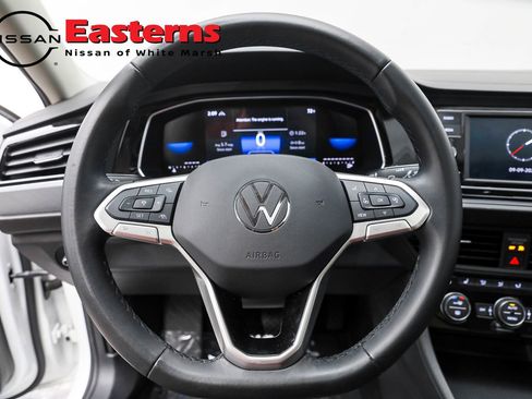 Used 2023 Volkswagen Jetta SE w/ Panoramic Sunroof Package image 14