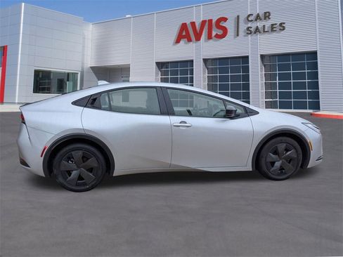 Used 2025 Toyota Prius LE image 7