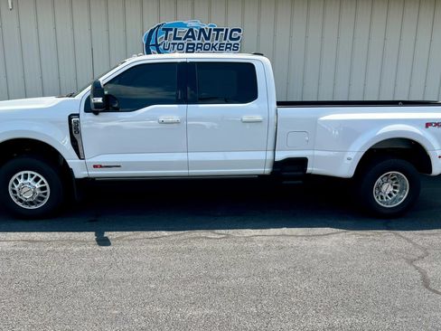 Used 2024 Ford F350 Lariat w/ Lariat Ultimate Package AWD/4WD image 2