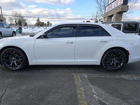 Used 2019 Chrysler 300 Touring w/ Sport Appearance Package image 6
