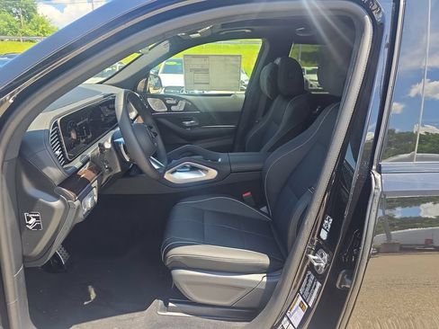 New 2026 Mercedes-Benz GLS 580 4MATIC image 9